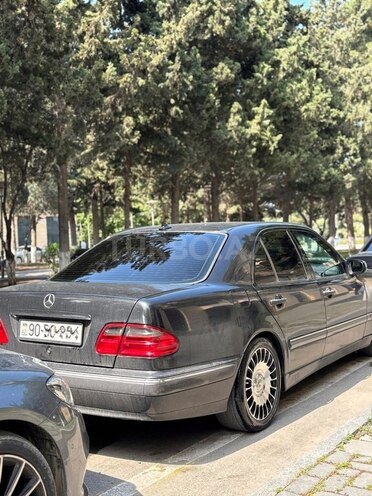 Mercedes E 240 1997, 256,000 km - 2.4 l - Bakı