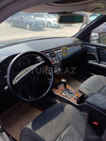 Mercedes E 240 1997, 256,000 km - 2.4 l - Bakı