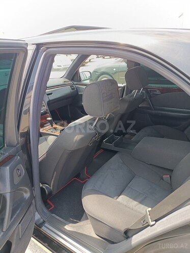 Mercedes E 240 1997, 256,000 km - 2.4 l - Bakı