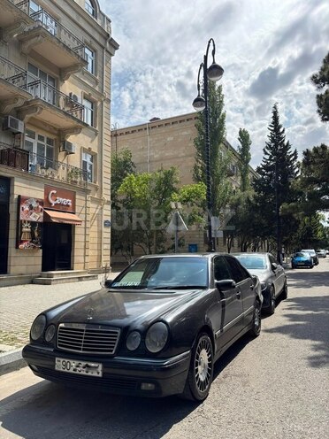 Mercedes E 240 1997, 256,000 km - 2.4 l - Bakı