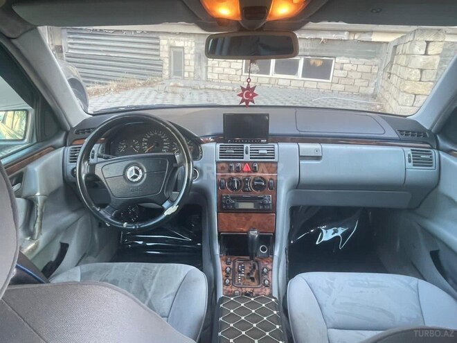 Mercedes E 240 1998, 335,000 km - 2.4 l - Bakı