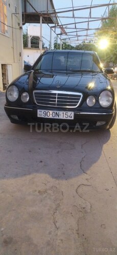 Mercedes E 240 2001, 450,000 km - 2.6 л - Saatlı