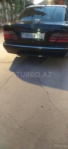 Mercedes E 240 2001, 450,000 km - 2.6 л - Saatlı