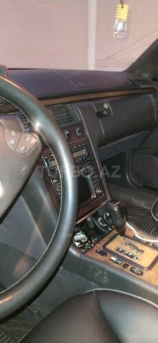 Mercedes E 240 2001, 450,000 km - 2.6 л - Saatlı