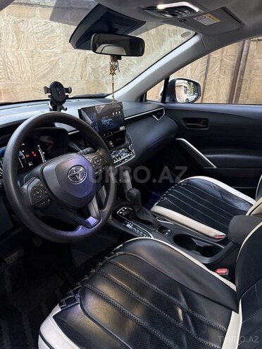 Toyota Corolla Cross 2024, 15,000 km - 2.0 л - Bakı