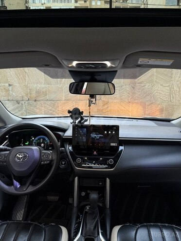 Toyota Corolla Cross 2024, 15,000 km - 2.0 л - Bakı