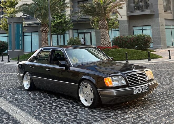 Mercedes E 220 1995, 270,000 km - 2.2 l - Bakı