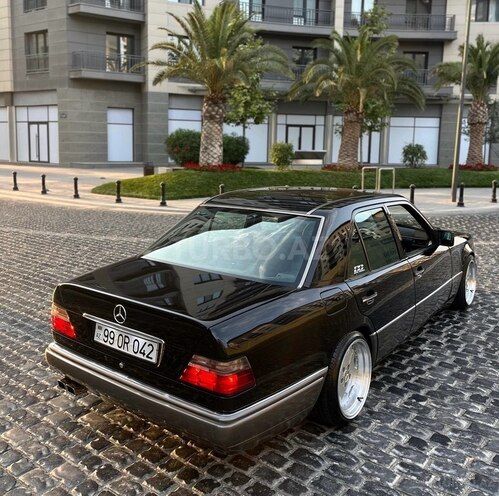 Mercedes E 220 1995, 270,000 km - 2.2 l - Bakı