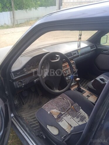 Mercedes E 230 1990, 396,000 km - 2.3 l - Qusar