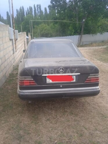 Mercedes E 230 1990, 396,000 km - 2.3 l - Qusar