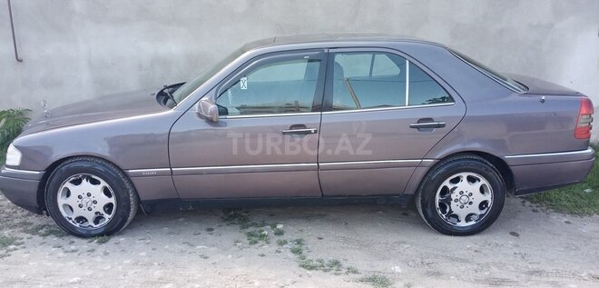 Mercedes C 180 1993, 572,200 km - 1.8 l - Quba