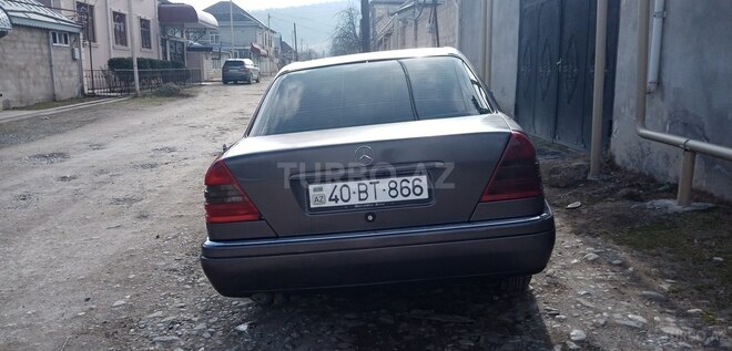 Mercedes C 180 1993, 572,200 km - 1.8 l - Quba