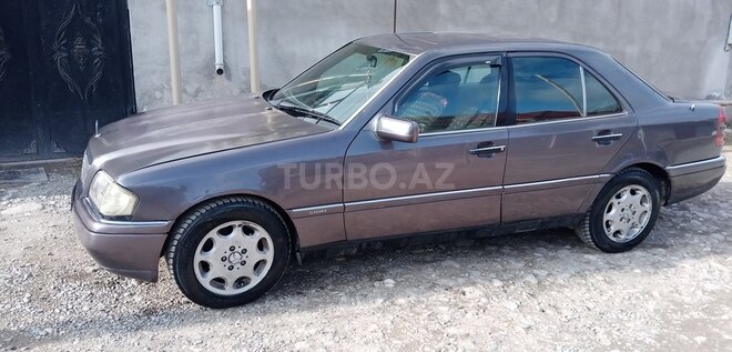 Mercedes C 180 1993, 572,200 km - 1.8 l - Quba