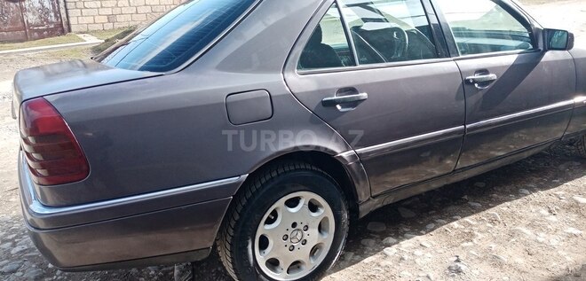 Mercedes C 180 1993, 572,200 km - 1.8 l - Quba