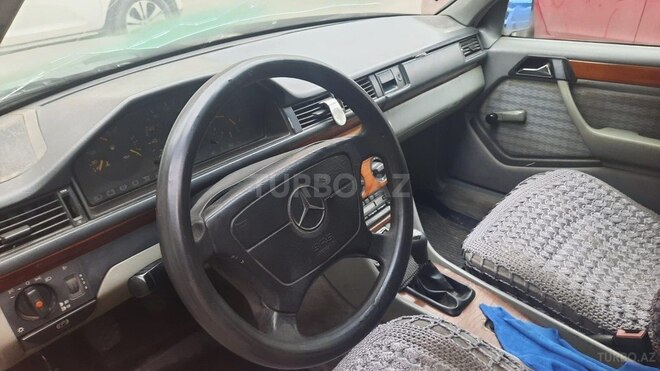 Mercedes E 200 d 1993, 970,000 km - 2.0 л - Sumqayıt