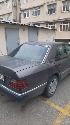 Mercedes E 200 d 1993, 970,000 km - 2.0 л - Sumqayıt