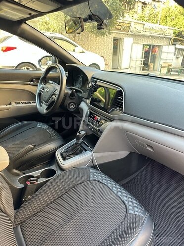 Hyundai Elantra 2017, 241,402 km - 2.0 l - Bakı