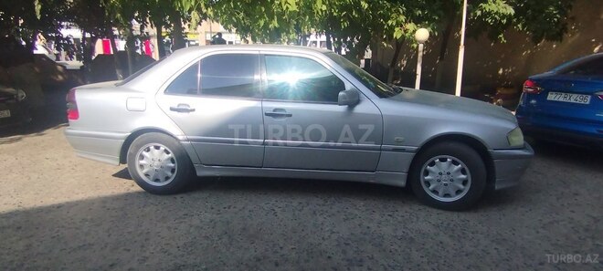 Mercedes C 220 d 1999, 330,000 km - 2.2 l - Biləsuvar