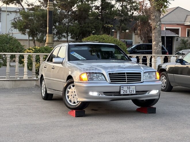 Mercedes C 230 2000, 259,868 km - 2.3 l - Saatlı