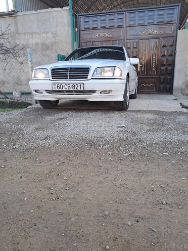 Mercedes C 240 2000, 330,431 km - 2.4 l - Tovuz