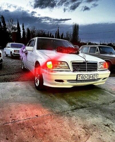 Mercedes C 240 2000, 330,431 km - 2.4 l - Tovuz