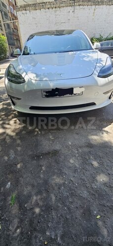 Tesla Model 3-4