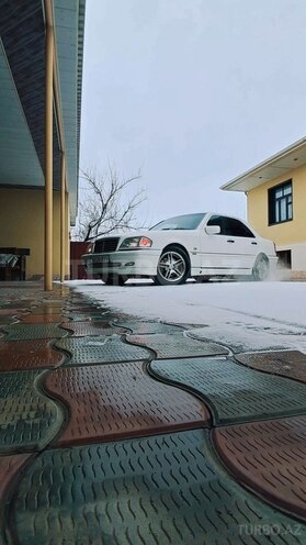 Mercedes C 240 2000, 330,431 km - 2.4 l - Tovuz