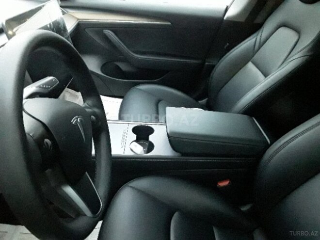 Tesla Model 3-18