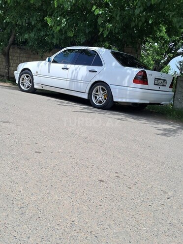 Mercedes C 240 2000, 330,431 km - 2.4 l - Tovuz
