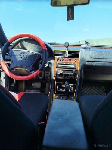 Mercedes C 240 2000, 330,431 km - 2.4 l - Tovuz