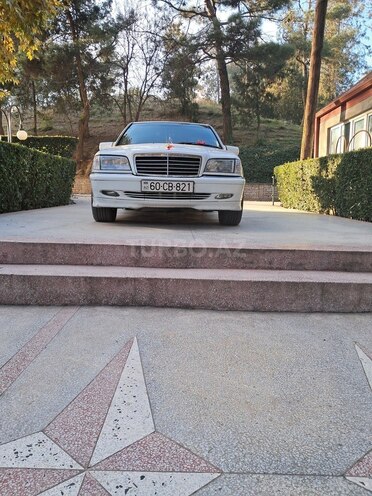 Mercedes C 240 2000, 330,431 km - 2.4 l - Tovuz