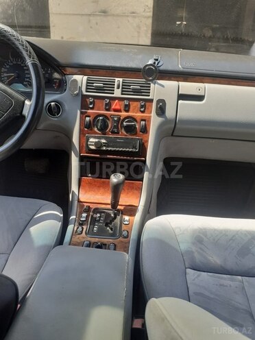 Mercedes E 240 1997, 300,000 km - 2.4 l - Sumqayıt