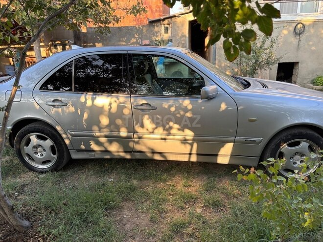 Mercedes E 240 1997, 300,000 km - 2.4 l - Sumqayıt