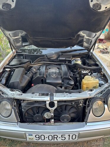 Mercedes E 240 1997, 300,000 km - 2.4 l - Sumqayıt