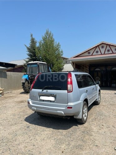 Nissan X-Trail 2001, 325,300 km - 2.0 l - Saatlı