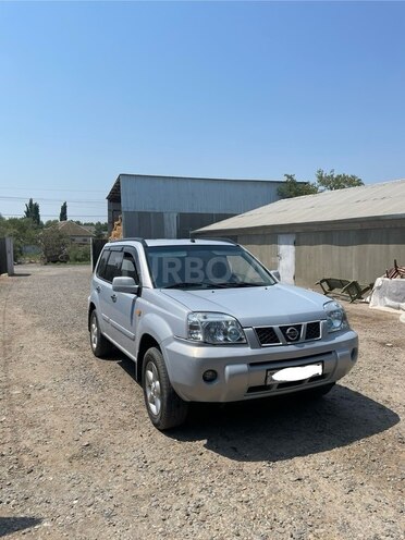 Nissan X-Trail 2001, 325,300 km - 2.0 l - Saatlı