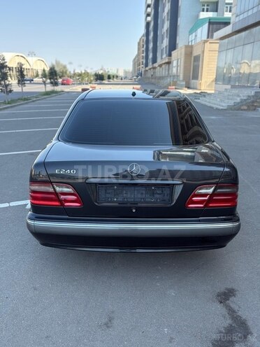 Mercedes E 240 2001, 300,000 km - 2.4 л - Xırdalan