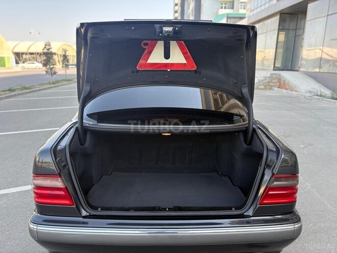 Mercedes E 240 2001, 300,000 km - 2.4 л - Xırdalan