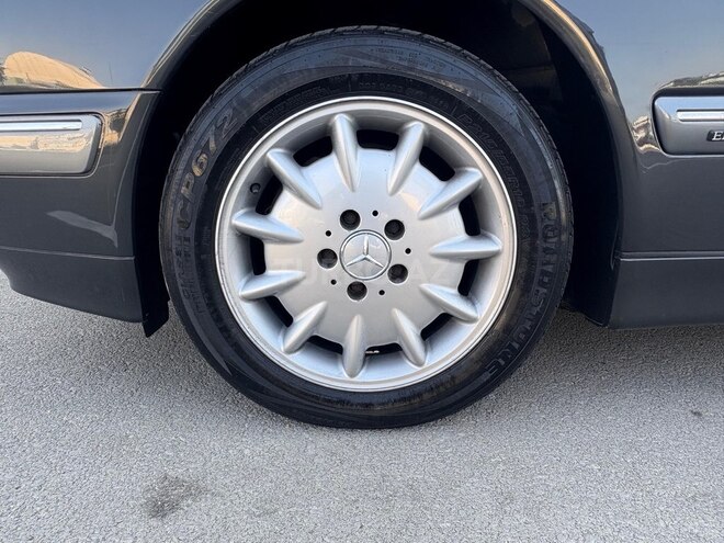 Mercedes E 240 2001, 300,000 km - 2.4 л - Xırdalan
