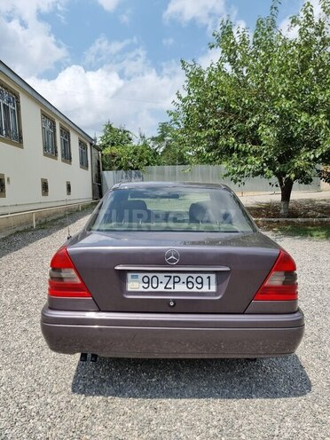 Mercedes C 220 1994, 555,000 km - 2.2 л - Quba