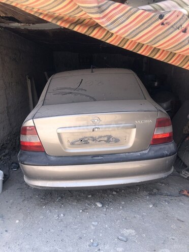 Opel Vectra 1997, 252,000 km - 2.0 l - Beyləqan