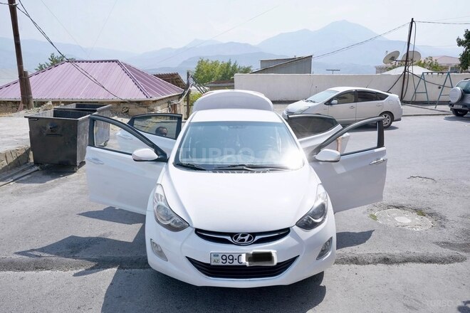 Hyundai Avante 2013, 207,000 km - 1.6 l - Ordubad