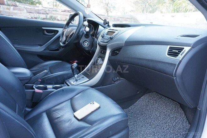 Hyundai Avante 2013, 207,000 km - 1.6 l - Ordubad