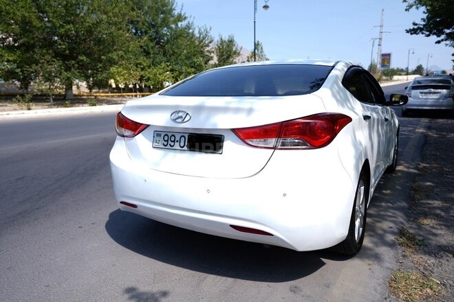 Hyundai Avante 2013, 207,000 km - 1.6 l - Ordubad