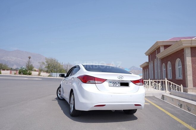 Hyundai Avante 2013, 207,000 km - 1.6 l - Ordubad