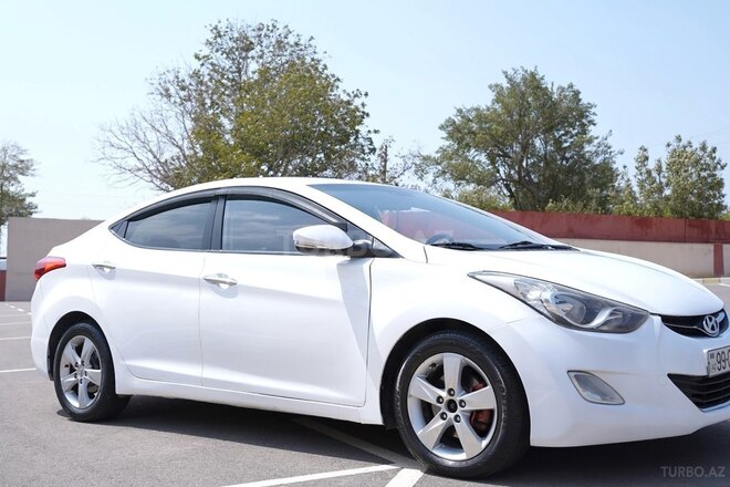 Hyundai Avante 2013, 207,000 km - 1.6 l - Ordubad