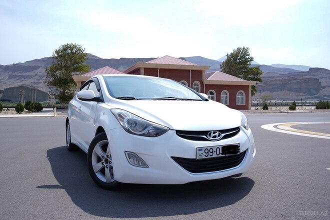 Hyundai Avante 2013, 207,000 km - 1.6 l - Ordubad