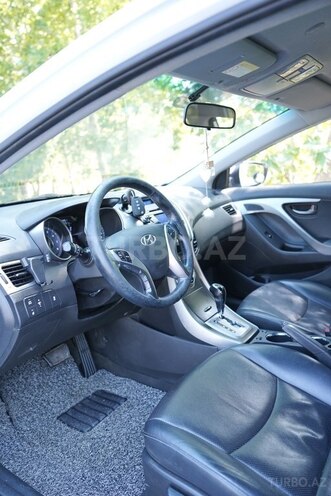 Hyundai Avante 2013, 207,000 km - 1.6 l - Ordubad