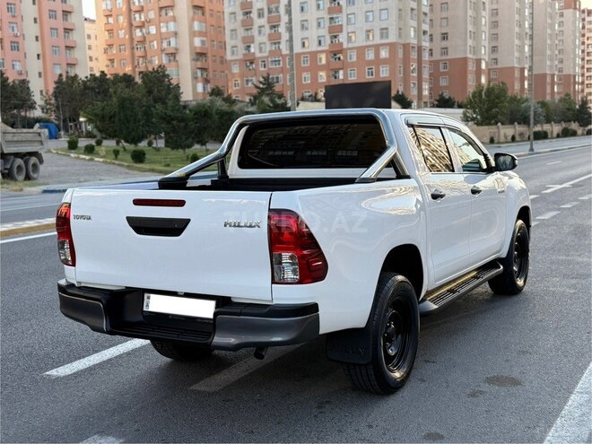 Toyota Hilux 2020, 110,000 km - 2.4 l - Bakı