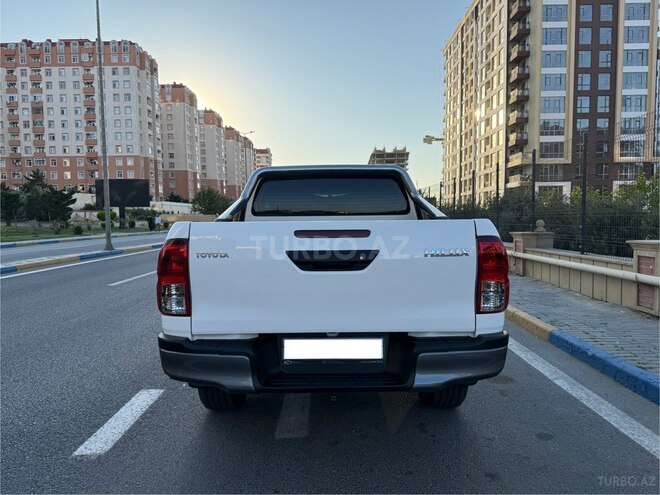 Toyota Hilux 2020, 110,000 km - 2.4 l - Bakı